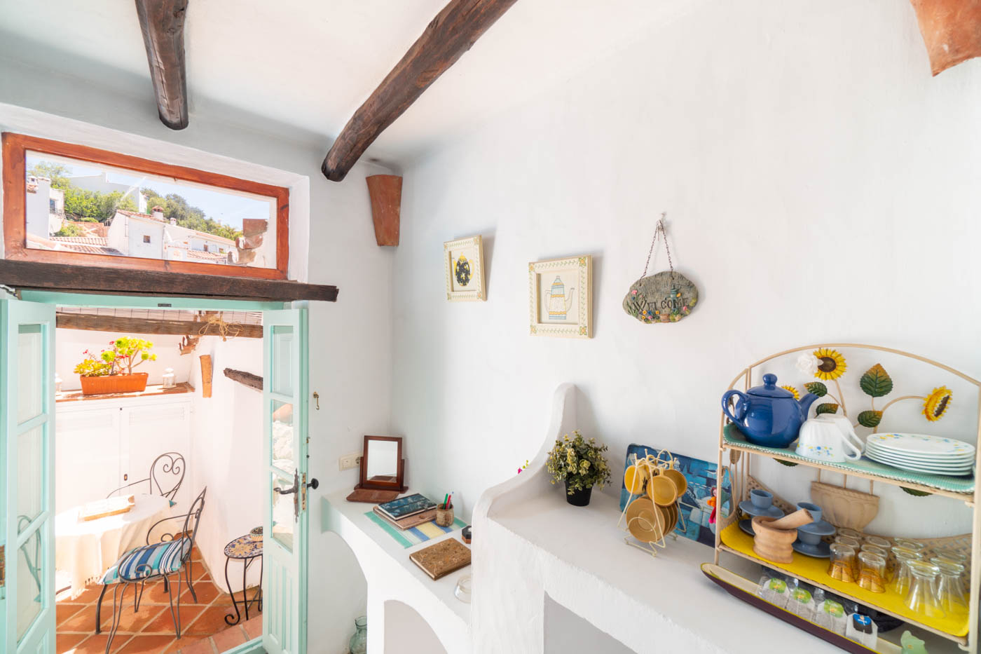 Doors to patio with splash pool